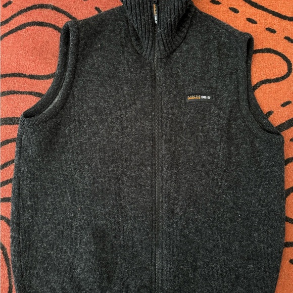 The Tasman Vest is a great layering garment for the outdoors or as workwear. - Picture 12 of 13